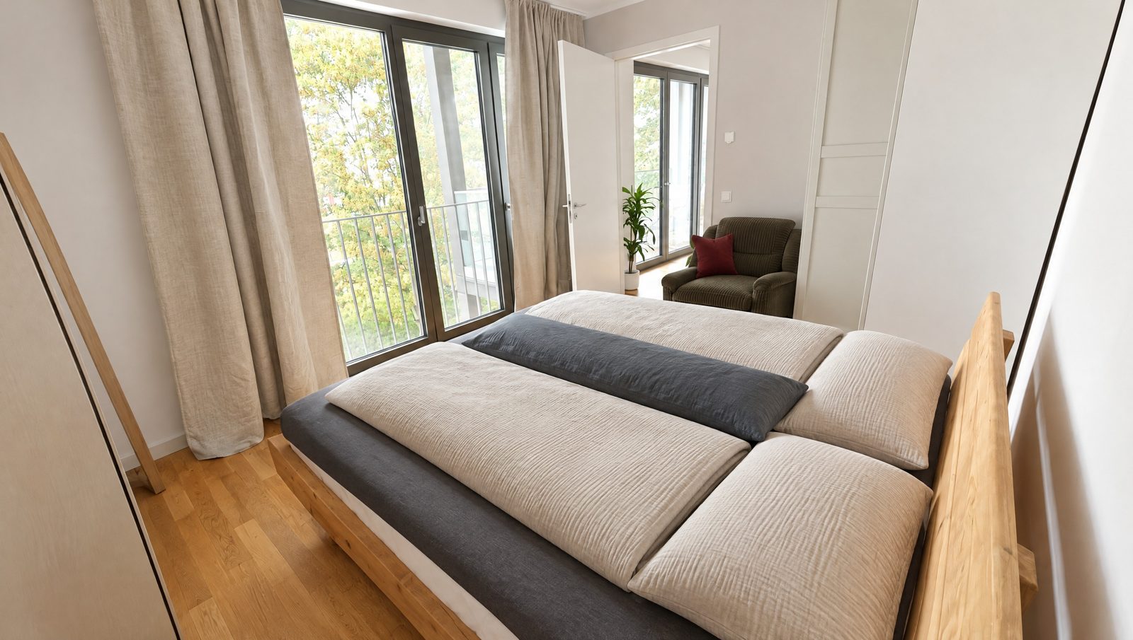 Schlafzimmer mit Doppelbett